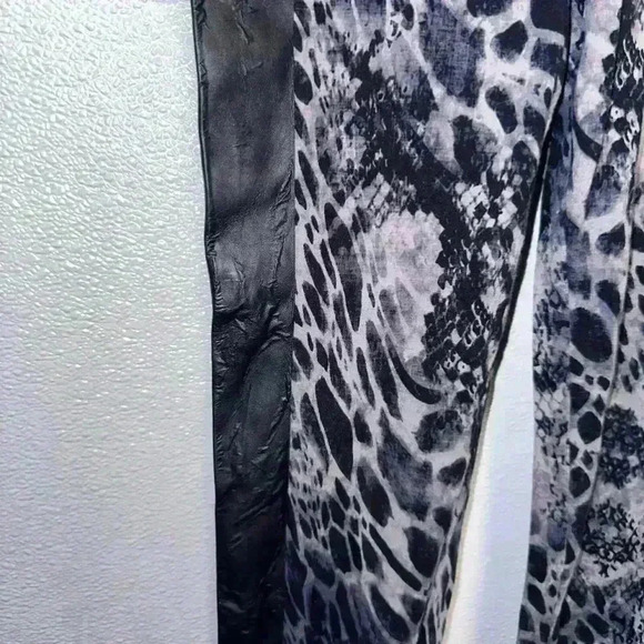 Pieces Kenzie Leggings / Size M/ Black & Grey Snakeskin Design - Picture 9 of 13